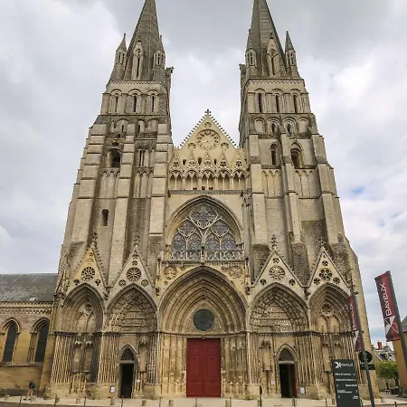 Spacious In Normandy With Wooden Floor Bayeux