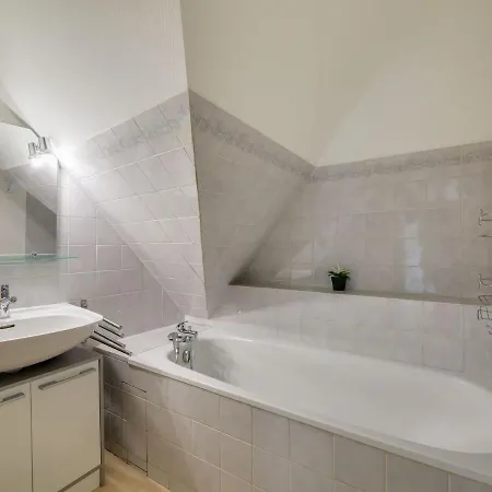 Spacious In Normandy With Wooden Floor Apartmán Bayeux