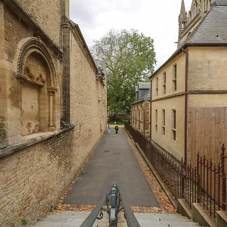 Spacious In Normandy With Wooden Floor Apartmán Bayeux